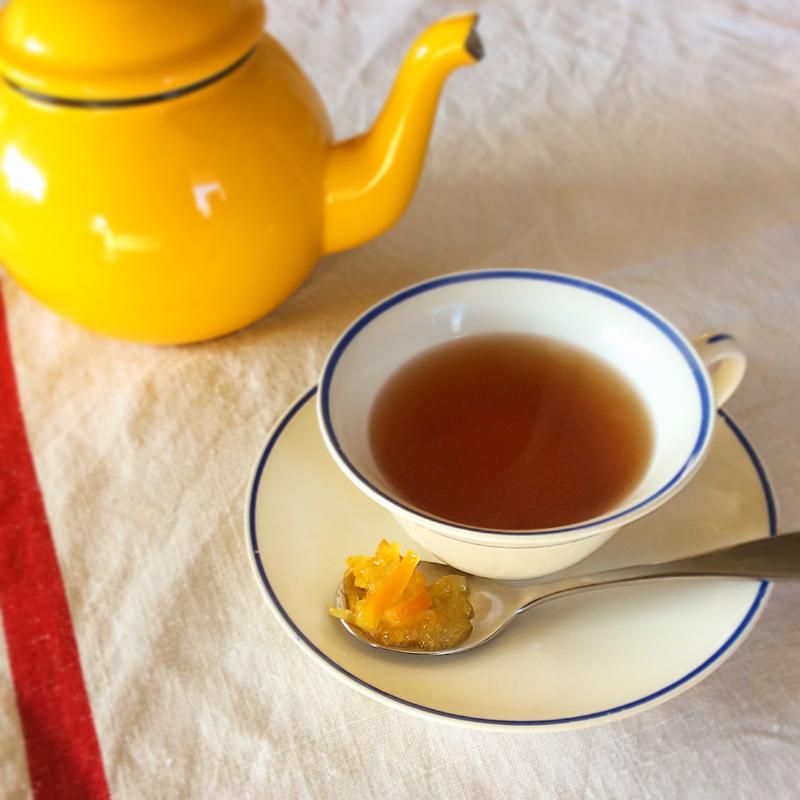 ロシアンティ
無糖の紅茶にマーマレードを添える。マーマレードを少し口にして紅茶を飲むと、紅茶も冷めずにマーマレードも紅茶もどちらの美味しさも楽しめます。お勧めの茶葉はオレンジ系ネロリのアールグレイ。